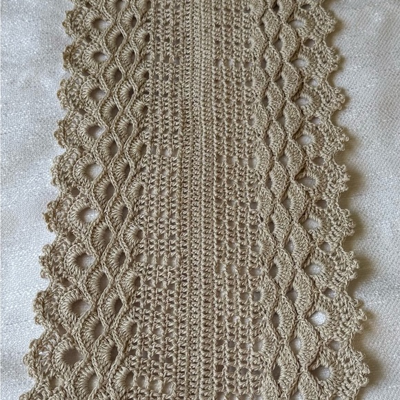 Table Runner Handmade Crochet New 100 % Cotton 43 in x 9 in